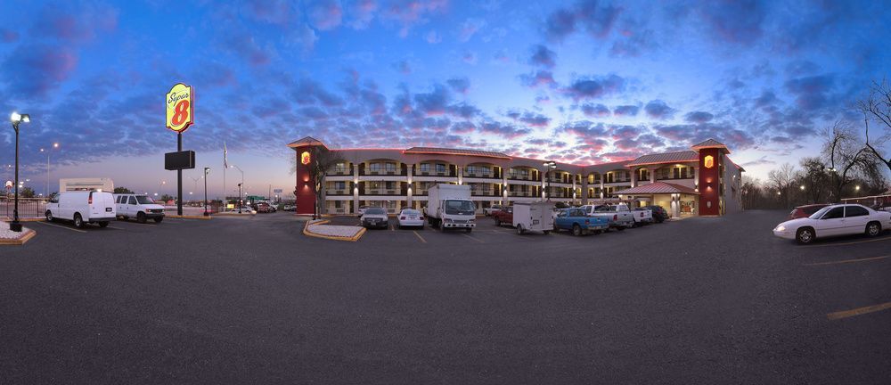 Super 8 By Wyndham Austin University/Downtown Area Exteriör bild