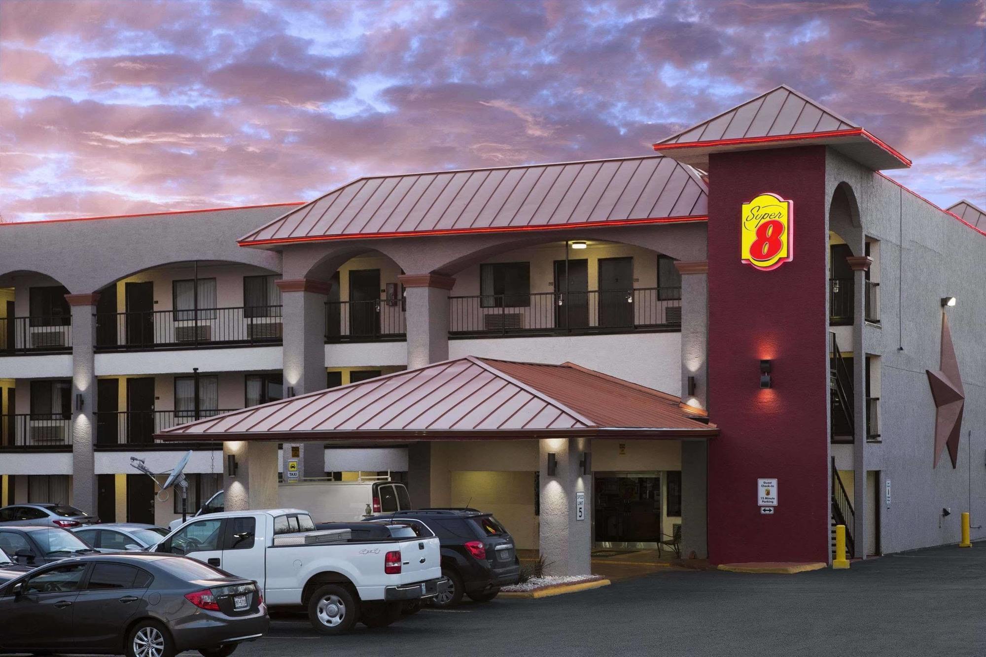 Super 8 By Wyndham Austin University/Downtown Area Exteriör bild