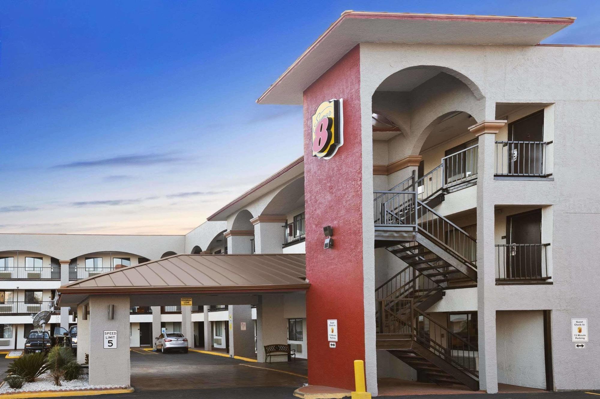 Super 8 By Wyndham Austin University/Downtown Area Exteriör bild